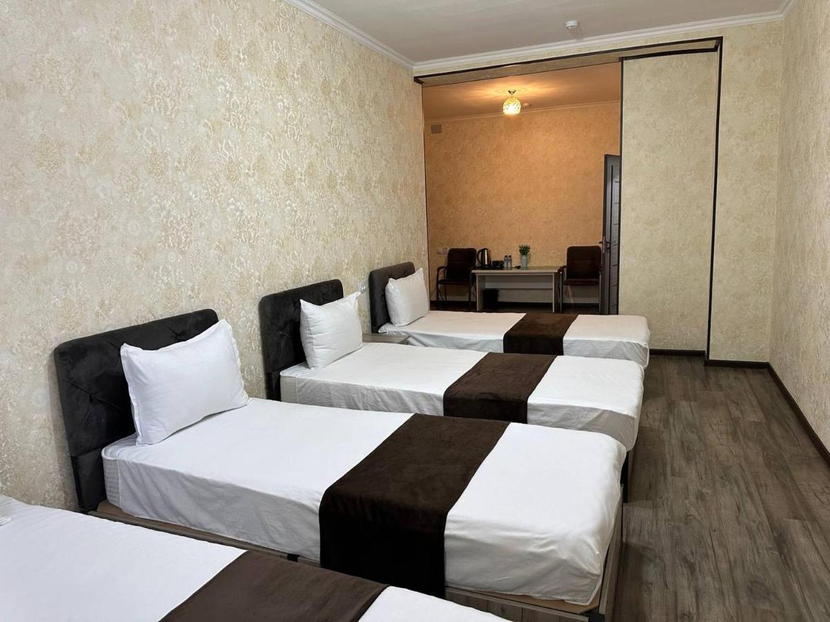 Yantai Hotel Tasjkent Exteriör bild
